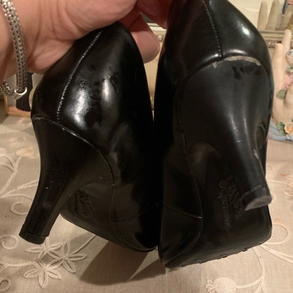 Black heels - Picture 3 of 5